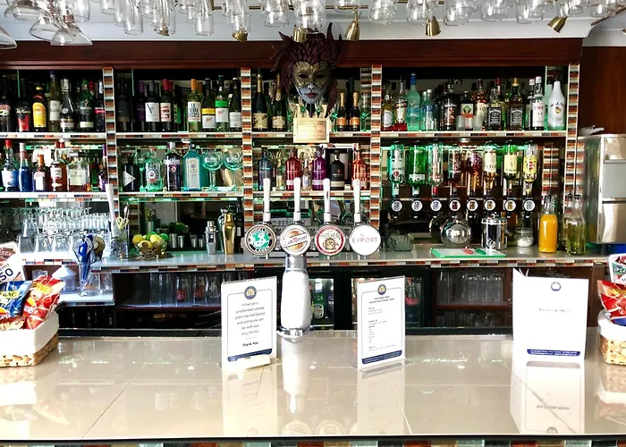 Riviera Lodge Hotel